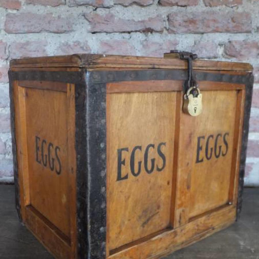 Superb Large 8 Dozen Egg Box - McFarlane Glasgow