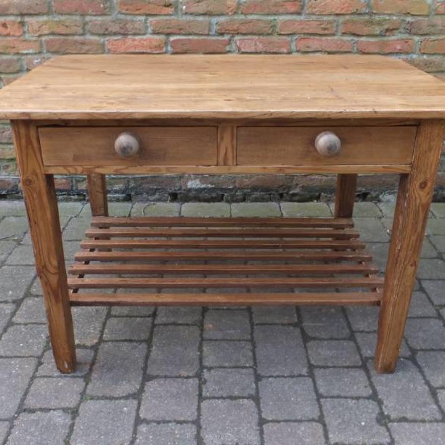 Late Victorian Pine Table - Centre Piece - With Potboard Base