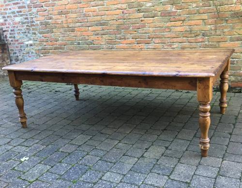 Very Large Victorian Pine Table - Seats 10 - 12