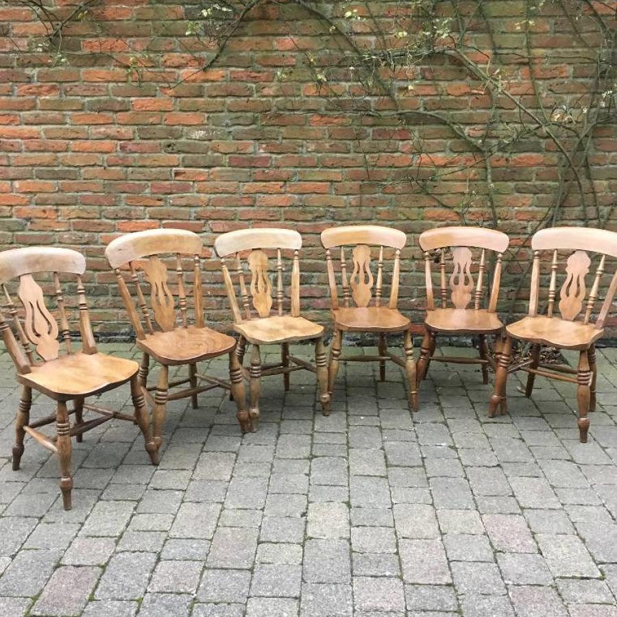 Victorian Harlequin Set of Six Pierced Splat Back Elm Chairs