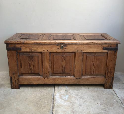 Excellent Condition Mid 18thC Georgian Pine Panelled Coffer c.1750