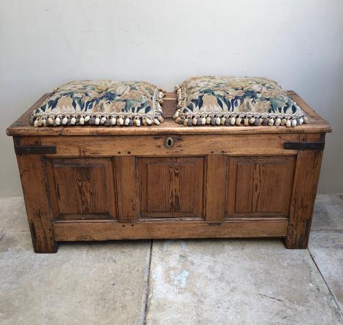 Excellent Condition Mid 18thC Georgian Pine Panelled Coffer c.1750