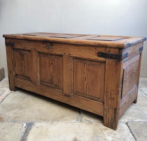 Excellent Condition Mid 18thC Georgian Pine Panelled Coffer c.1750