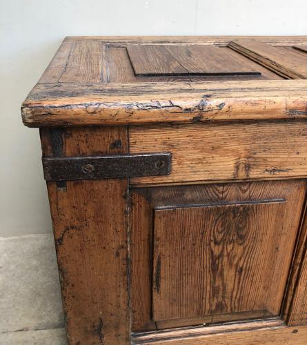 Excellent Condition Mid 18thC Georgian Pine Panelled Coffer c.1750