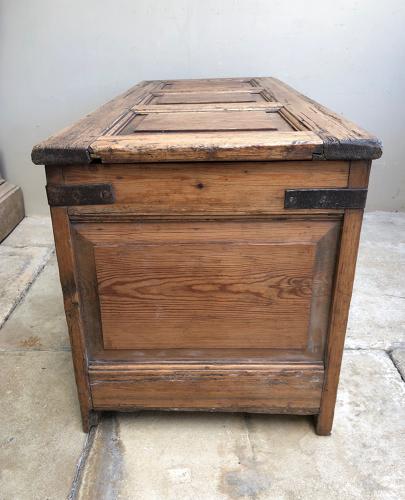 Excellent Condition Mid 18thC Georgian Pine Panelled Coffer c.1750