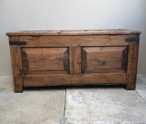 Excellent Condition Mid 18thC Georgian Pine Panelled Coffer c.1750