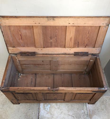 Excellent Condition Mid 18thC Georgian Pine Panelled Coffer c.1750