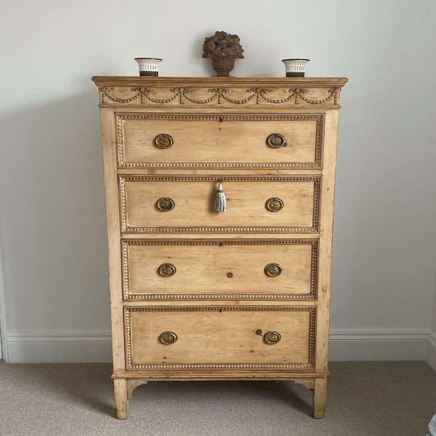 Exceptional Victorian Pine Chest of Four Drawers.
