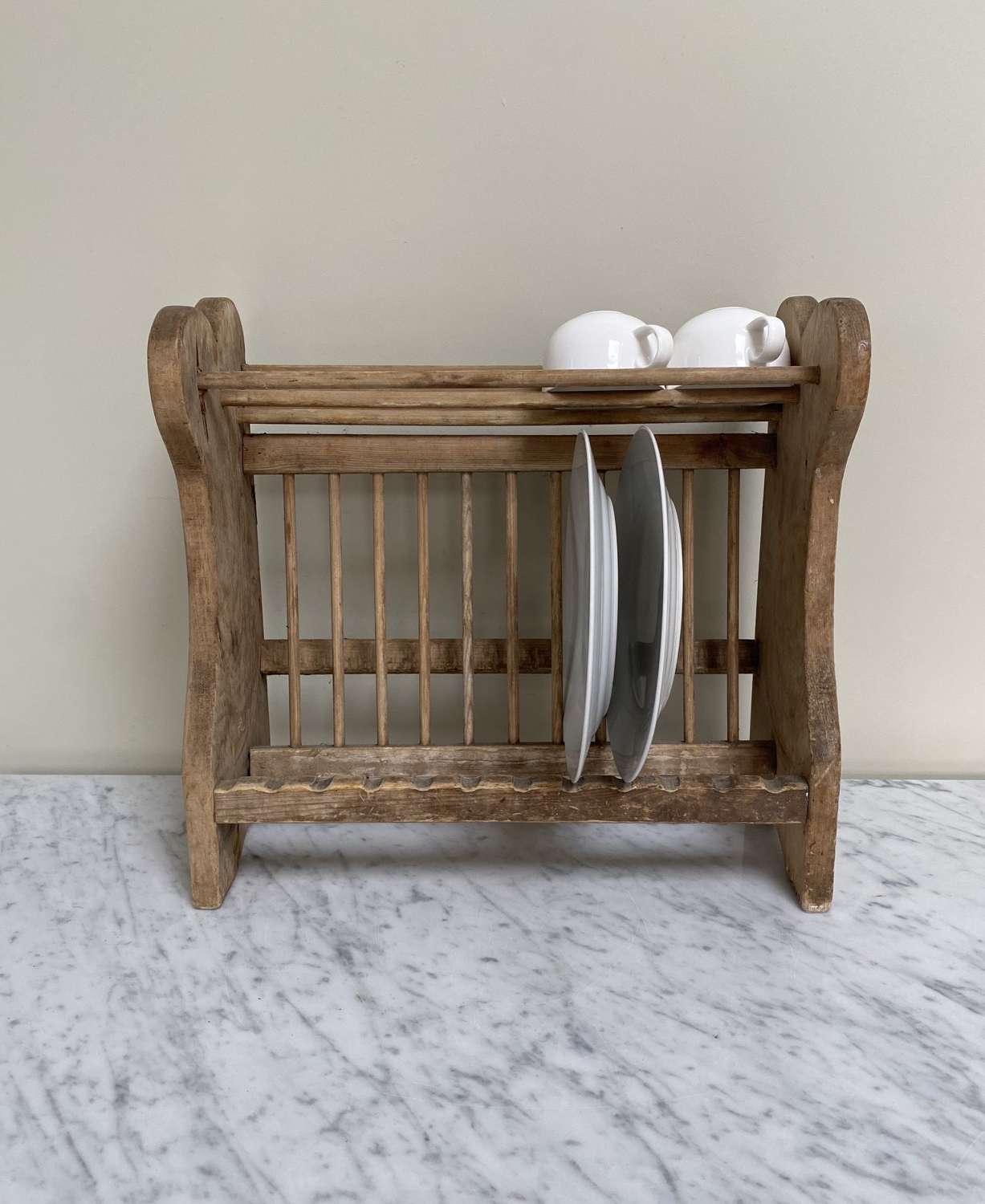 Early 20th Century Pine Plate Rack with Cup Shelf