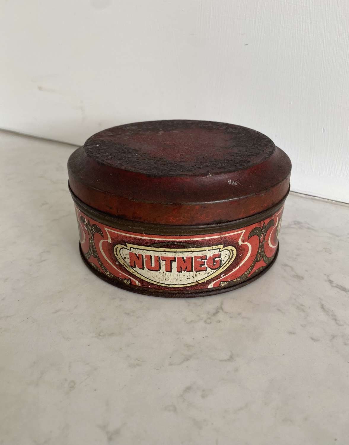Mid Century Spices Tin with Sectioned Inner Divider.
