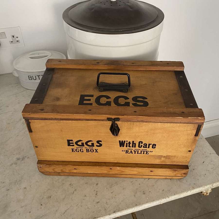Superb Condition Early 20th Century Raylite Travelling Eggs Box