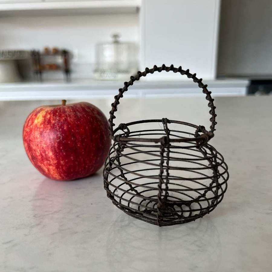 Excellent Condition Early 20th Century French Wire Work Garlic Basket