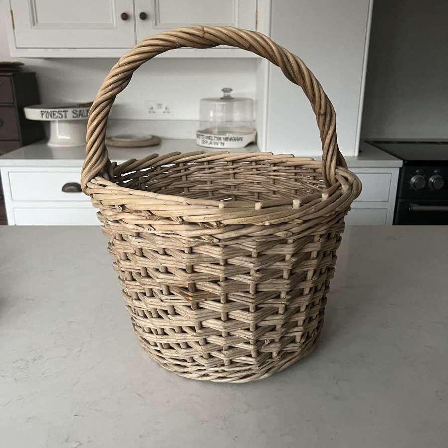 Early 20th Century Basket in Great Condition.