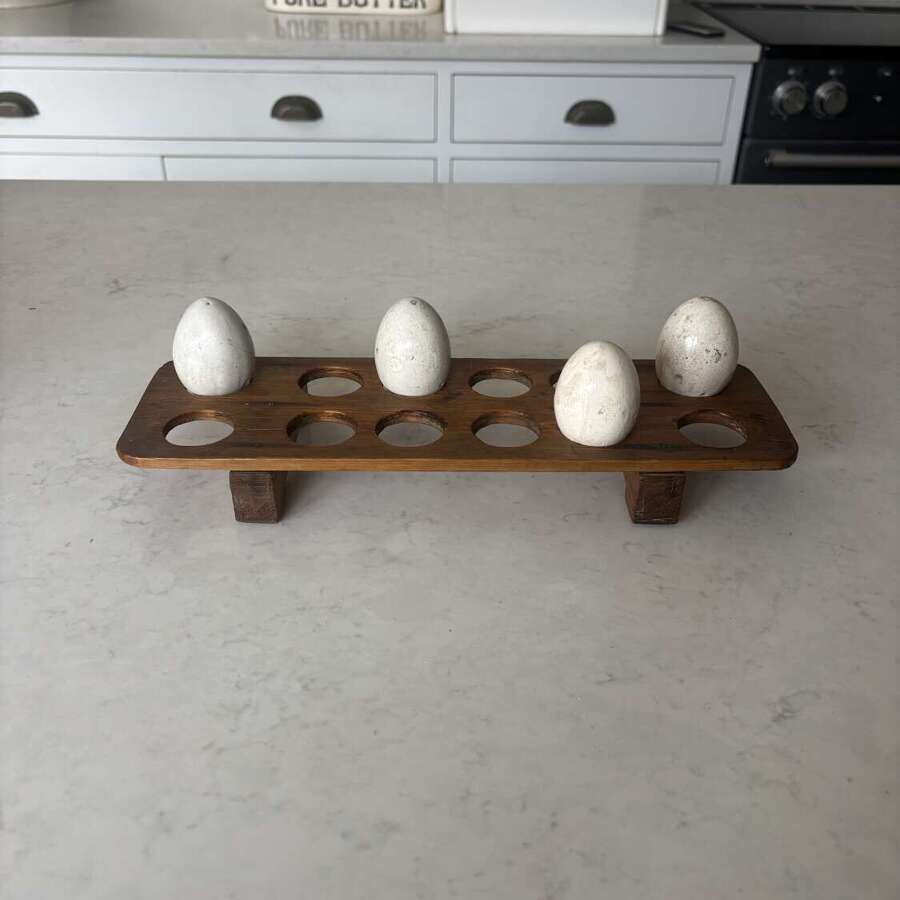 Early 20thC Single Tier Pine Egg Rack - To Hold One Dozen Eggs