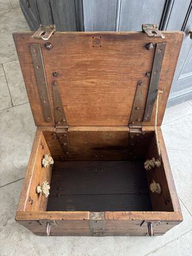 Early 20thC Solid Oak British Railways GWR Works Depot Trunk. No 12
