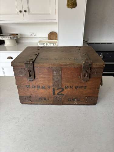 Early 20thC Solid Oak British Railways GWR Works Depot Trunk. No 12
