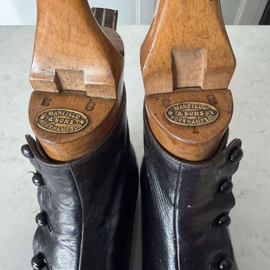 Edwardian Mens Leather Boots with Wooden Boot Trees -Brass Plaque. Size 8.
