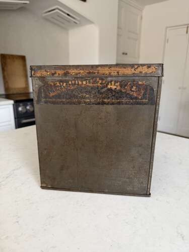 Early 20thC Grocer’s Shop Advertising Tin - Meredith & Drew Cream Crackers